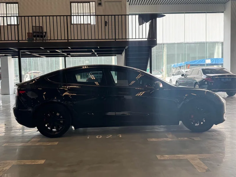 Tesla Model 3 — фото 4