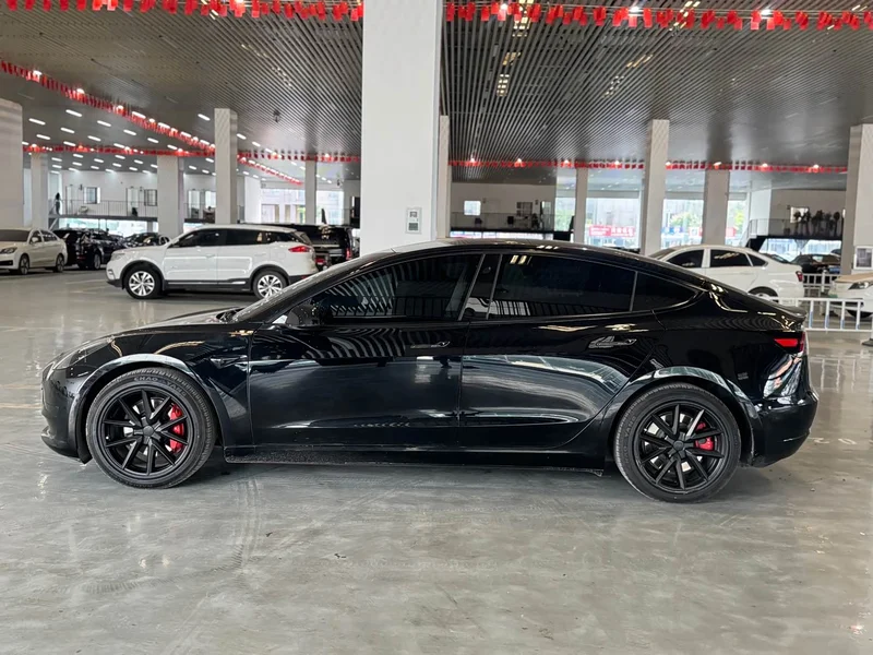 Tesla Model 3 — фото 5
