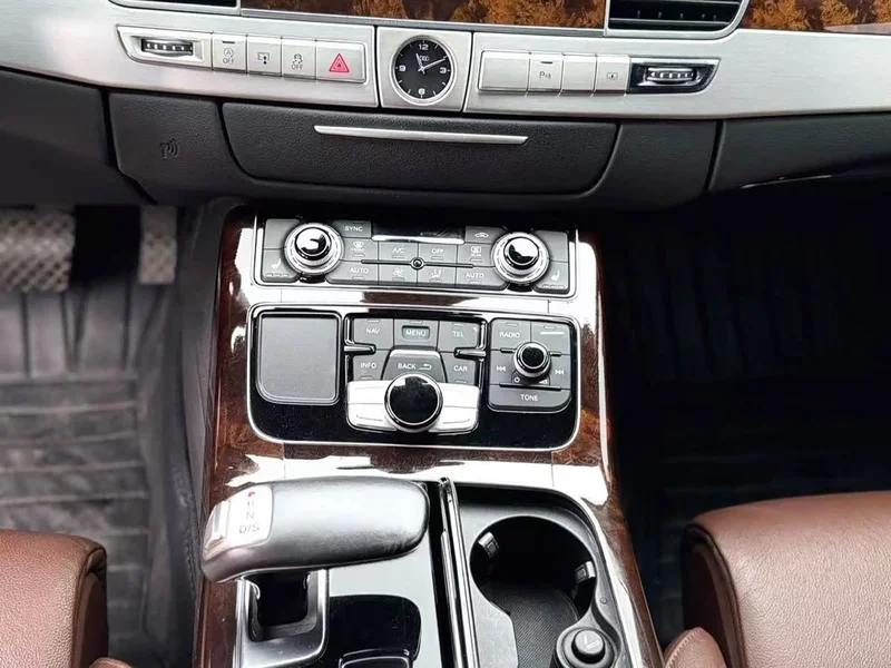 Audi A8 — фото 6