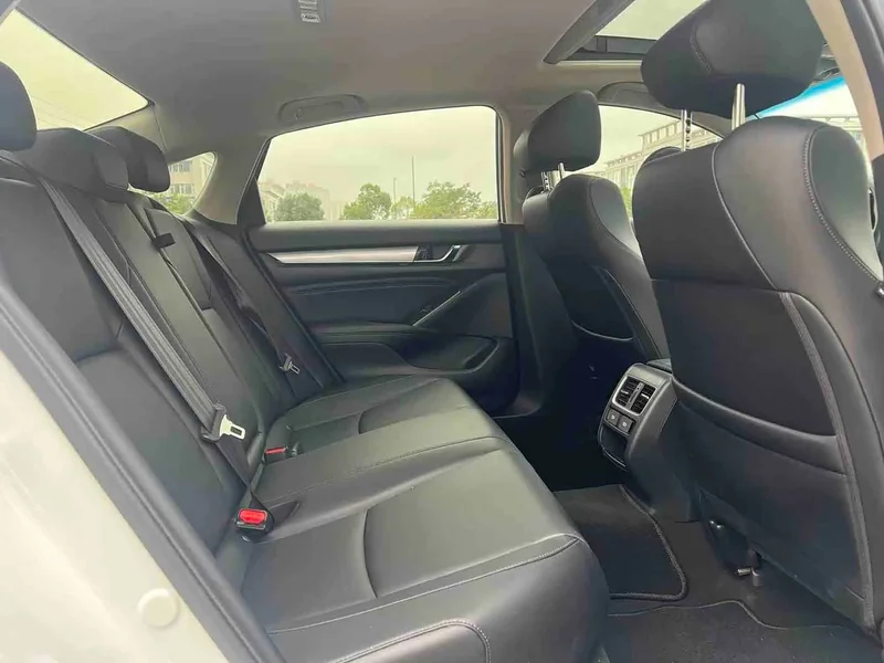 Honda Accord — фото 10