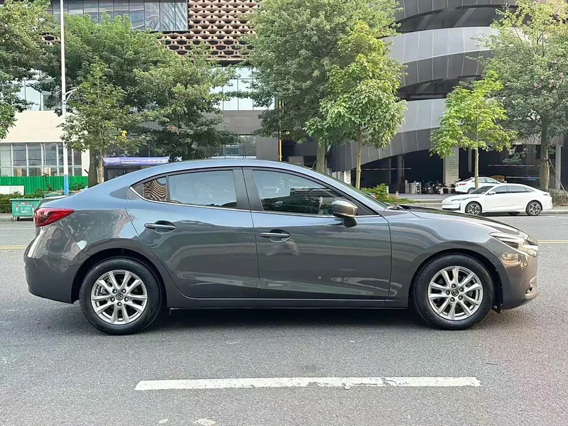 Mazda 3 Axela — фото 4