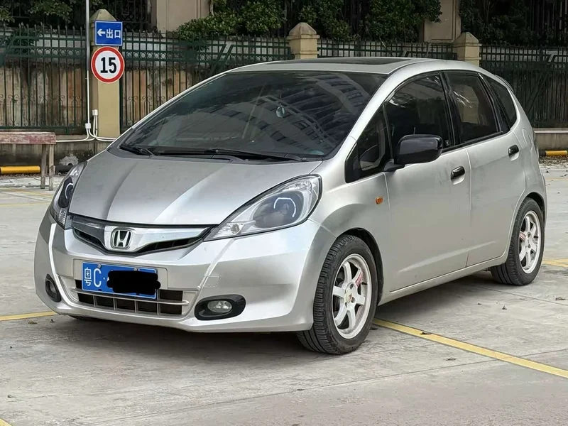 Honda Fit — фото 1
