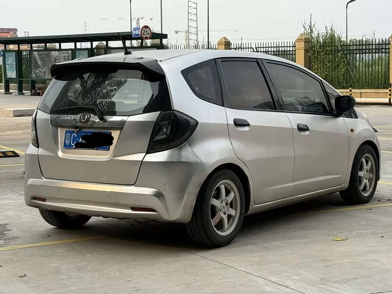 Honda Fit — фото 5