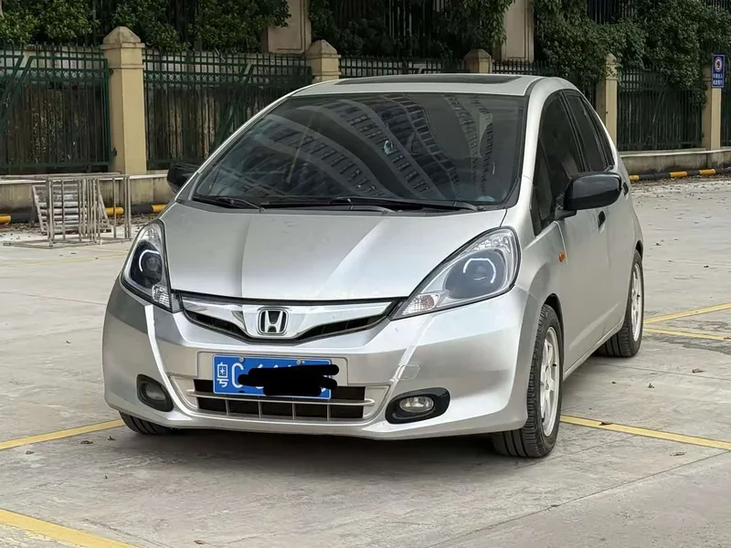 Honda Fit — фото 10