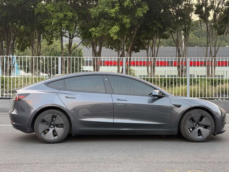 Tesla Model 3 — фото 7