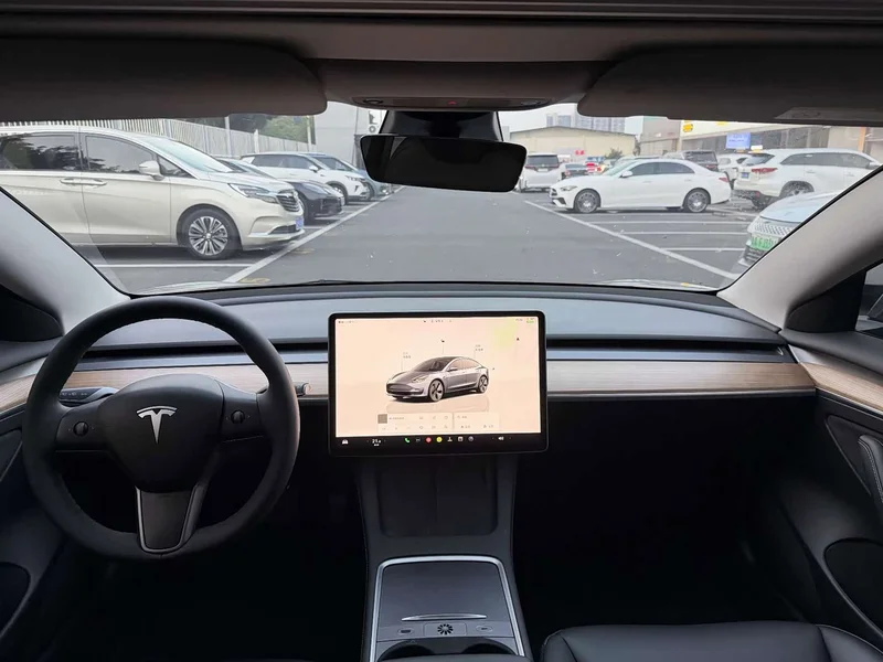 Tesla Model 3 — фото 10