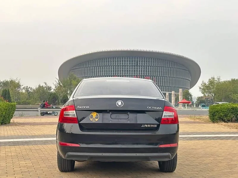 Volkswagen Octavia — фото 5