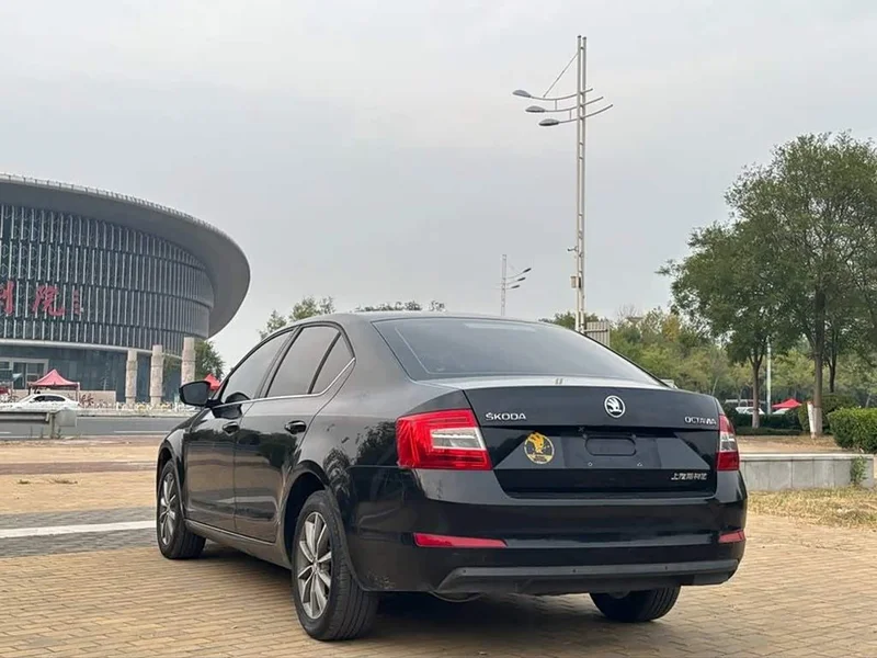 Volkswagen Octavia — фото 6