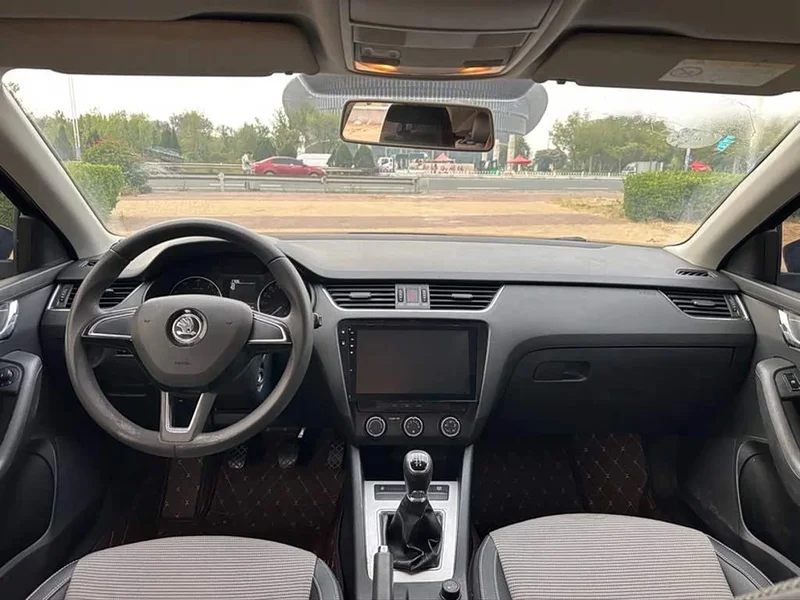 Volkswagen Octavia — фото 9