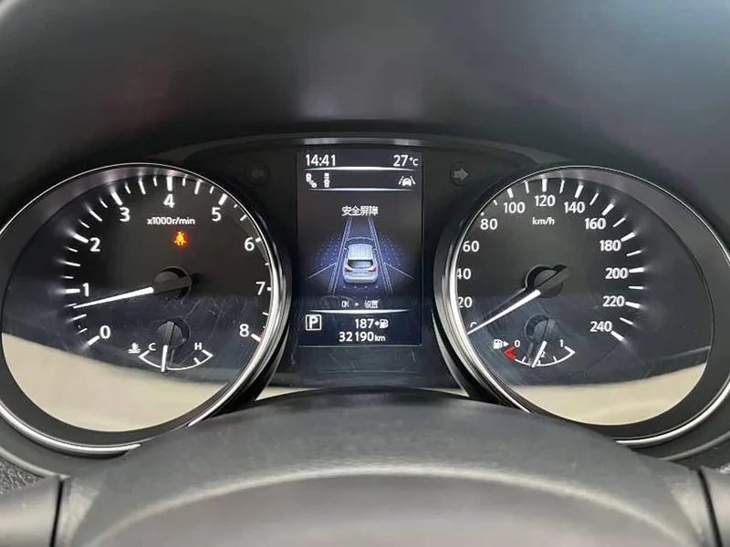 Nissan Qashqai — фото 10