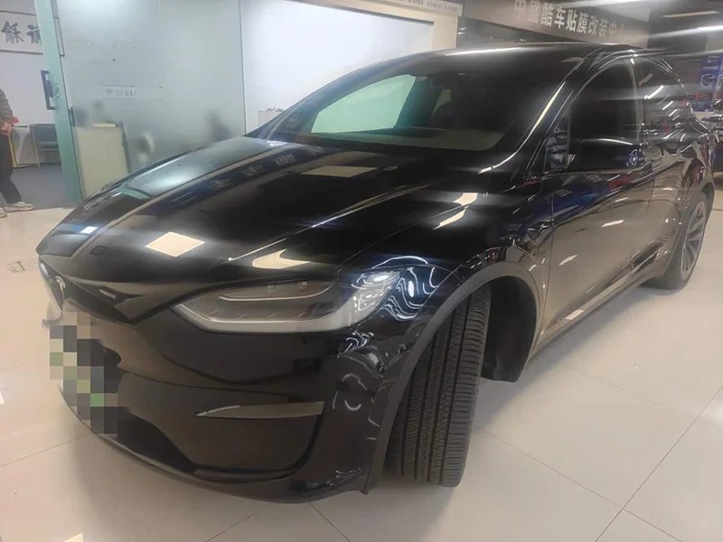 Tesla Model X — фото 1