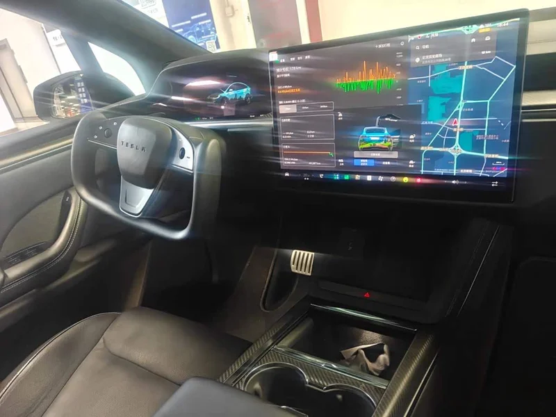 Tesla Model X — фото 11