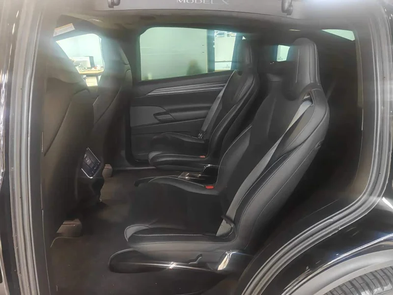 Tesla Model X — фото 8