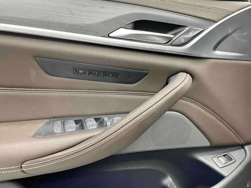 BMW 5-Series — фото 10