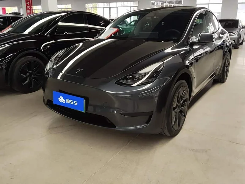 Tesla Model Y — фото 1