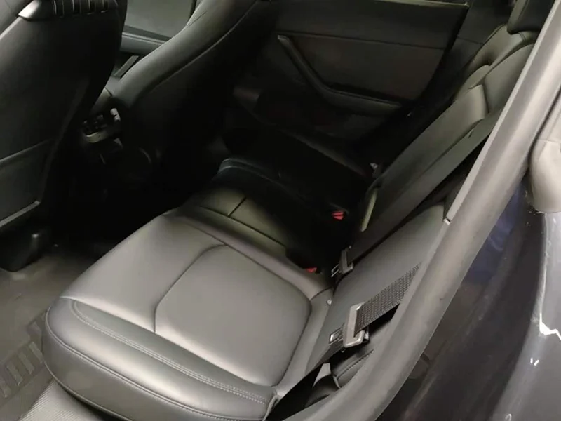 Tesla Model Y — фото 11