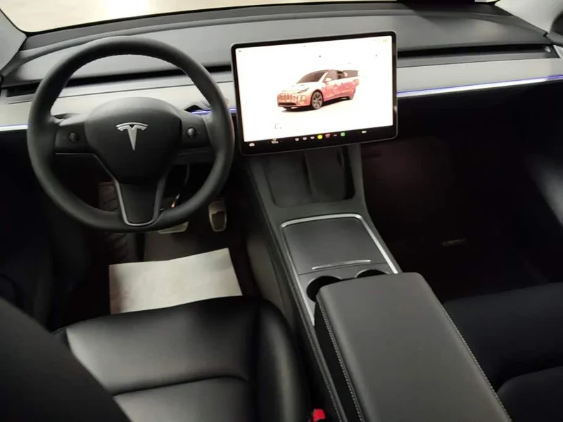 Tesla Model Y — фото 12
