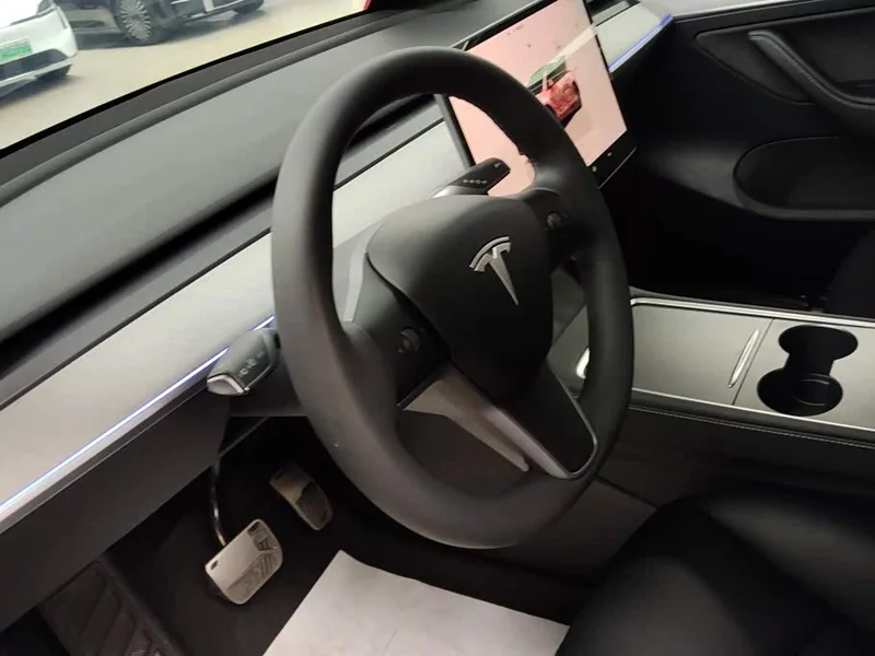 Tesla Model Y — фото 15