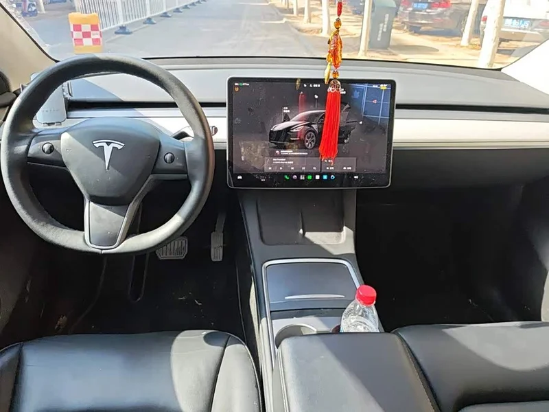 Tesla Model Y — фото 12