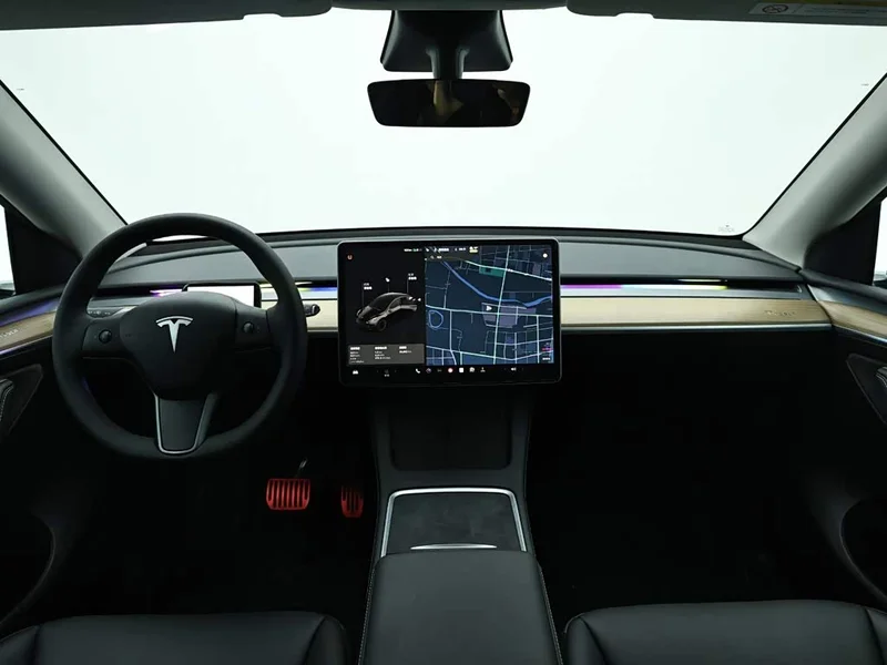 Tesla Model Y — фото 15