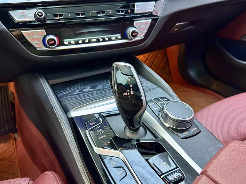 BMW 5-Series — фото 14