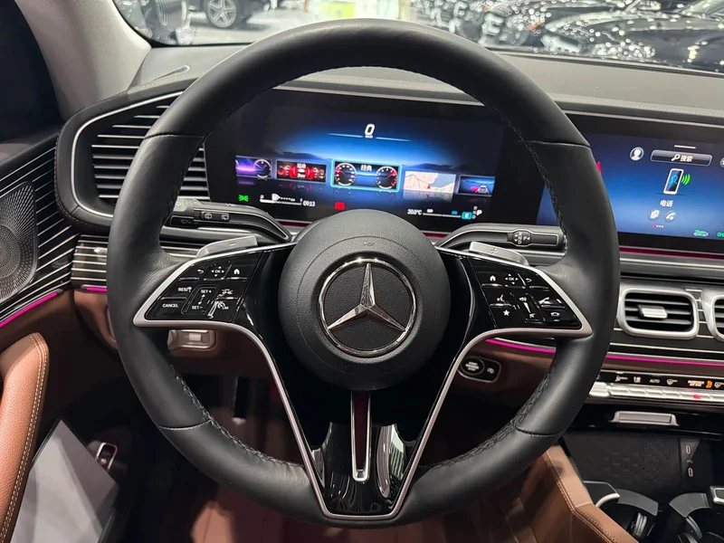 Mercedes-Benz GLS — фото 11