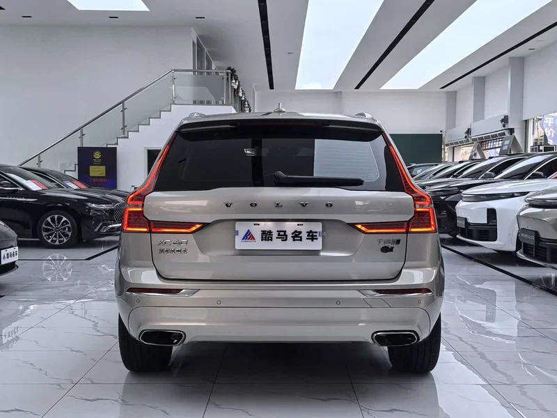 Volvo XC60 — фото 11