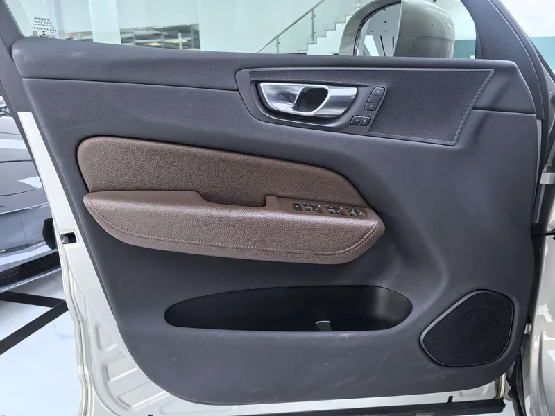 Volvo XC60 — фото 2