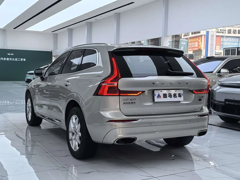 Volvo XC60 — фото 10