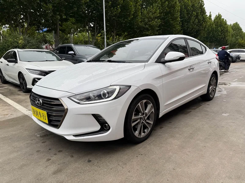 Hyundai Elantra Sport — фото 1