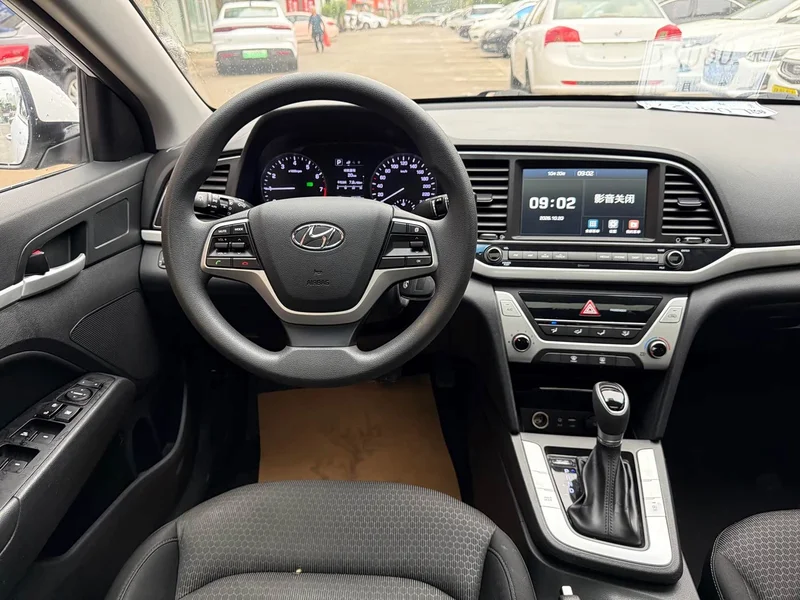 Hyundai Elantra Sport — фото 11