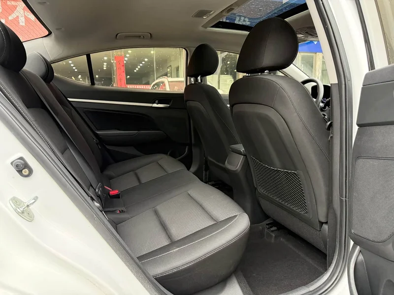 Hyundai Elantra Sport — фото 13