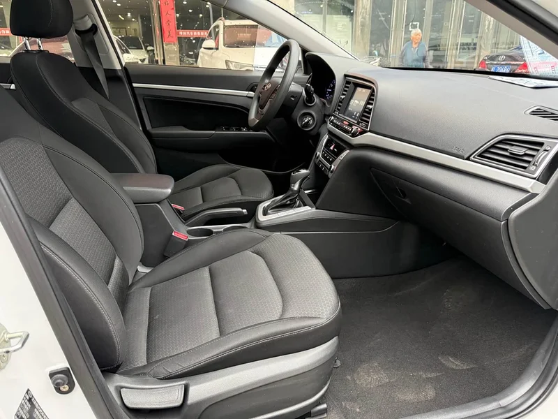 Hyundai Elantra Sport — фото 14