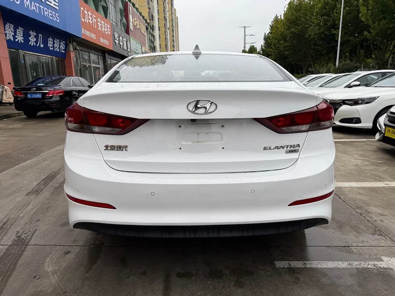 Hyundai Elantra Sport — фото 5