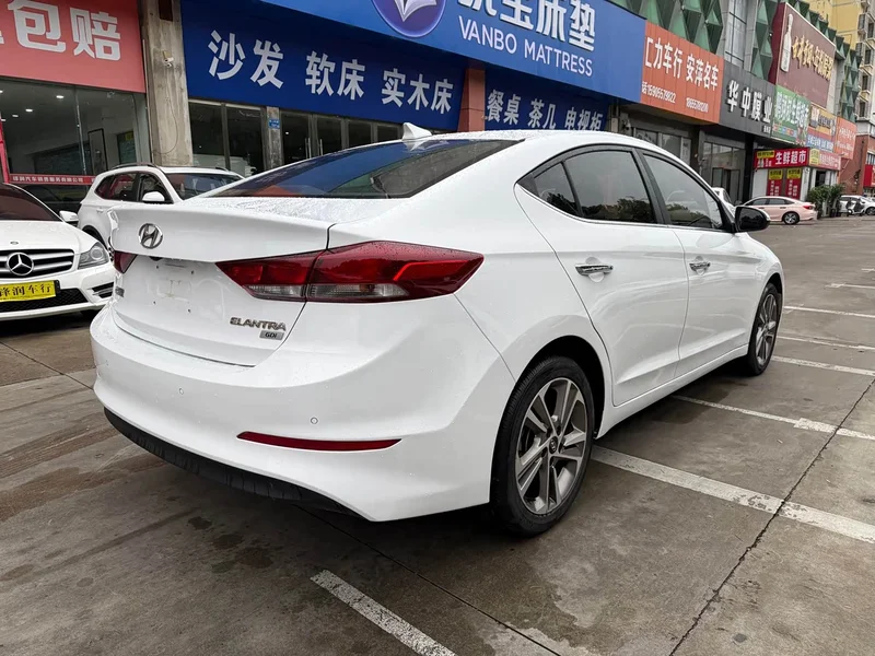 Hyundai Elantra Sport — фото 6