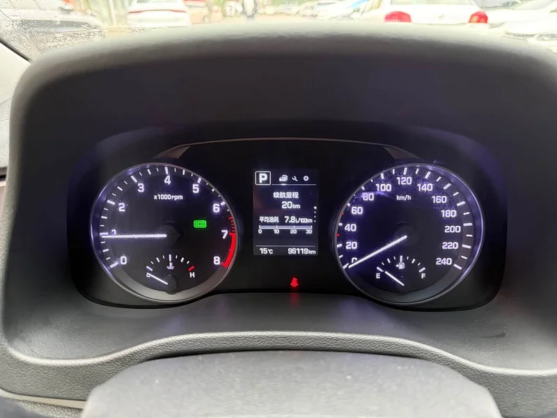 Hyundai Elantra Sport — фото 8