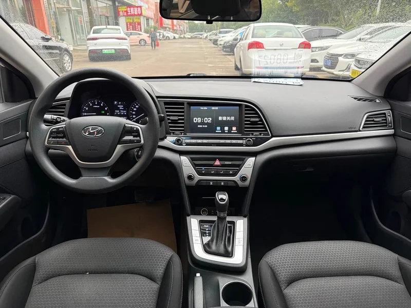 Hyundai Elantra Sport — фото 10