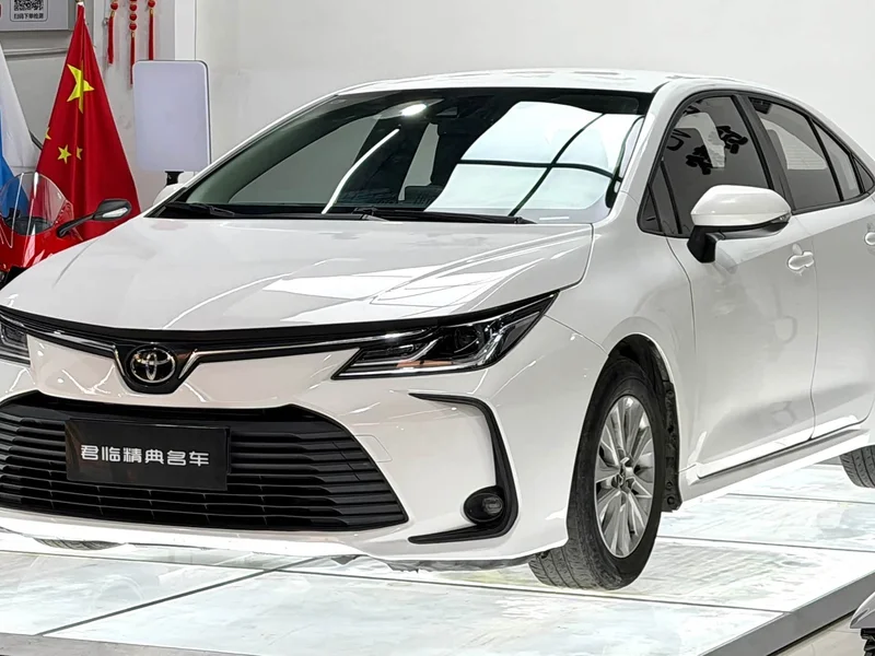Toyota Corolla — фото 1