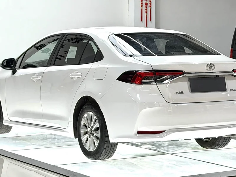Toyota Corolla — фото 4