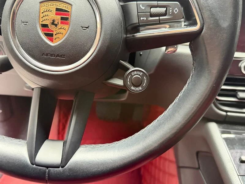 Porsche Macan — фото 15