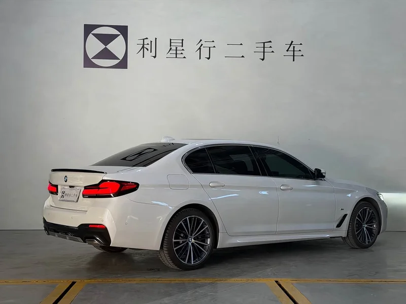 BMW 5-Series — фото 10
