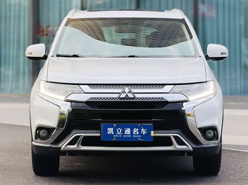 Mitsubishi Outlander — фото 2