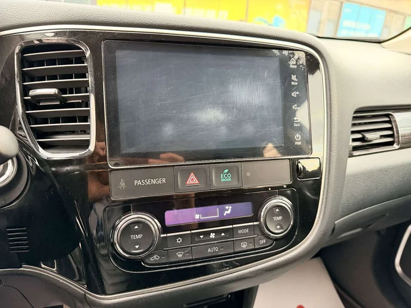 Mitsubishi Outlander — фото 10