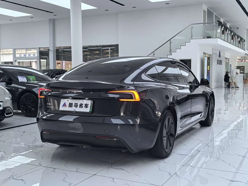 Tesla Model 3 — фото 15