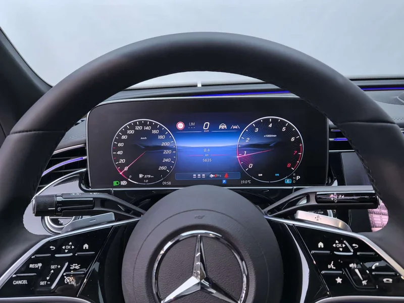 Mercedes-Benz E-Class — фото 11