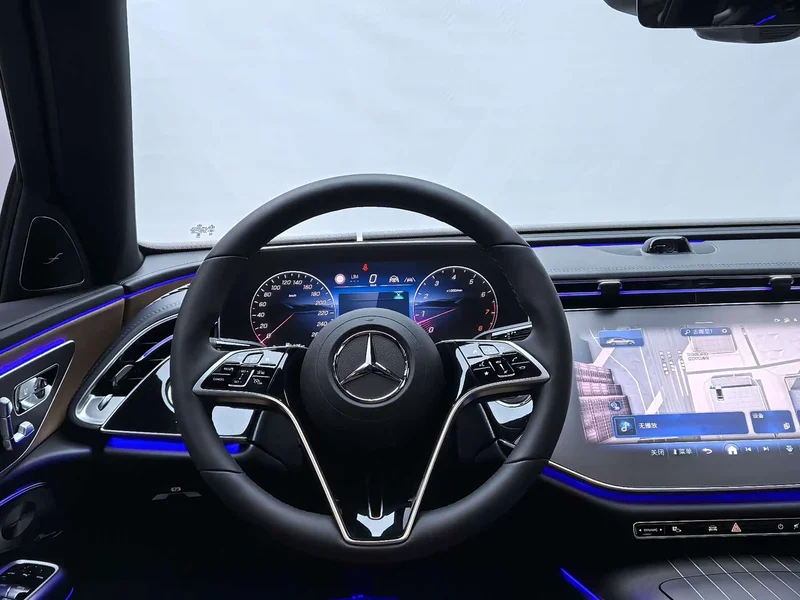 Mercedes-Benz E-Class — фото 14