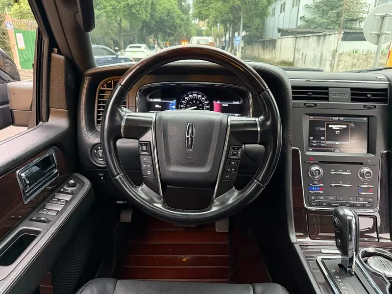 Lincoln Navigator — фото 14