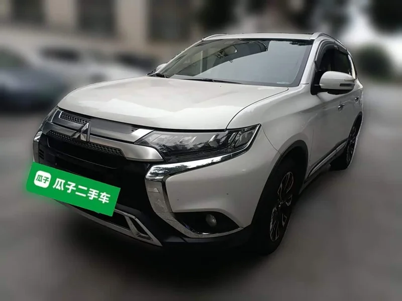 Mitsubishi Outlander — фото 1