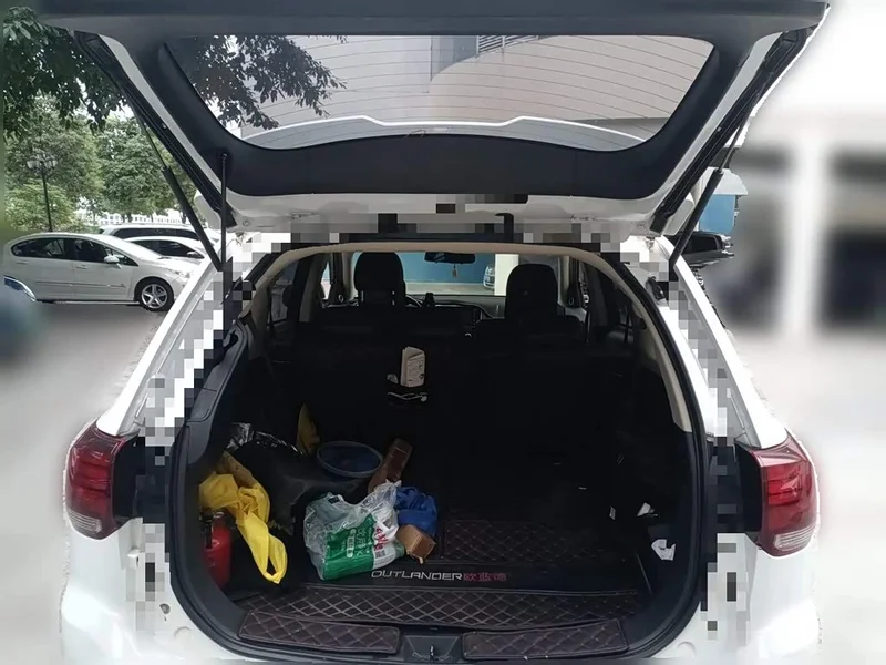 Mitsubishi Outlander — фото 15