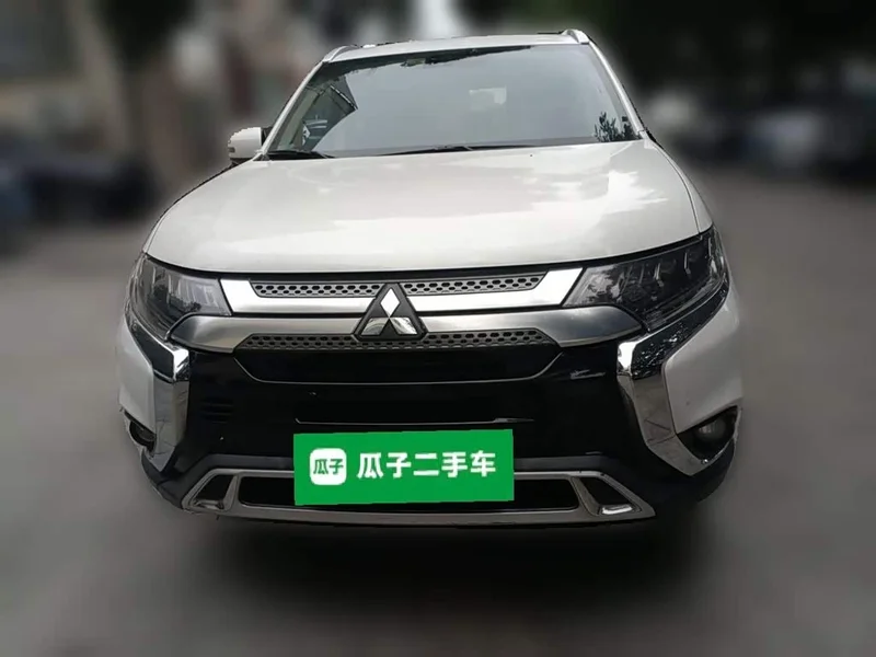 Mitsubishi Outlander — фото 2